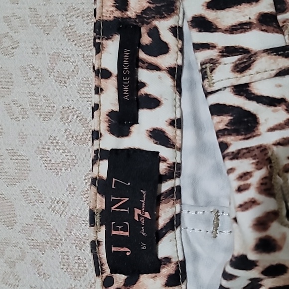 EUC- Jen 7 leopard jeans - Picture 3 of 5